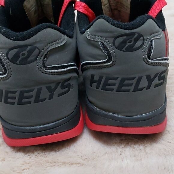 HEELYS SKATE SHOES, SIZE 6 - Picture 9 of 15